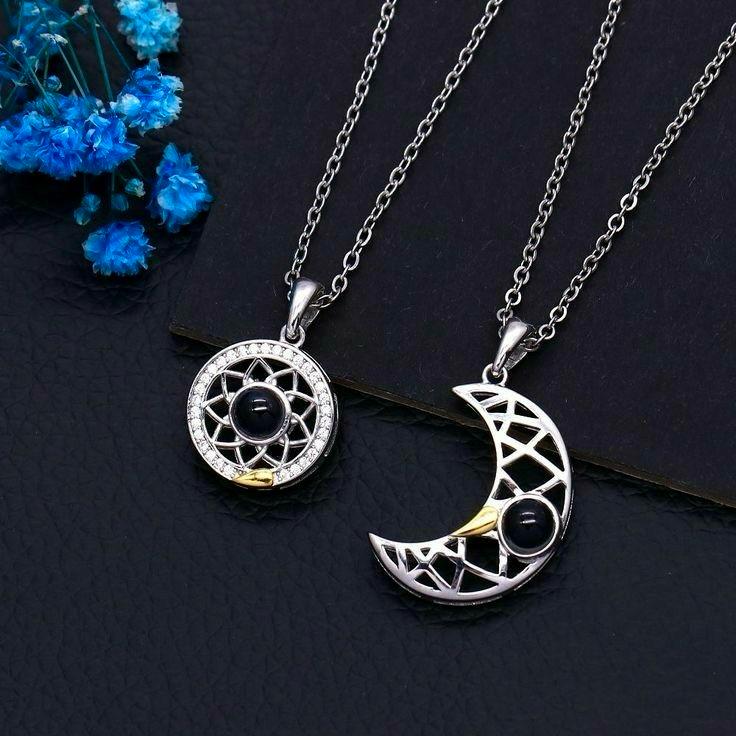 Collar de Pareja Sol y Luna "Te Amo" en 100 Idiomas