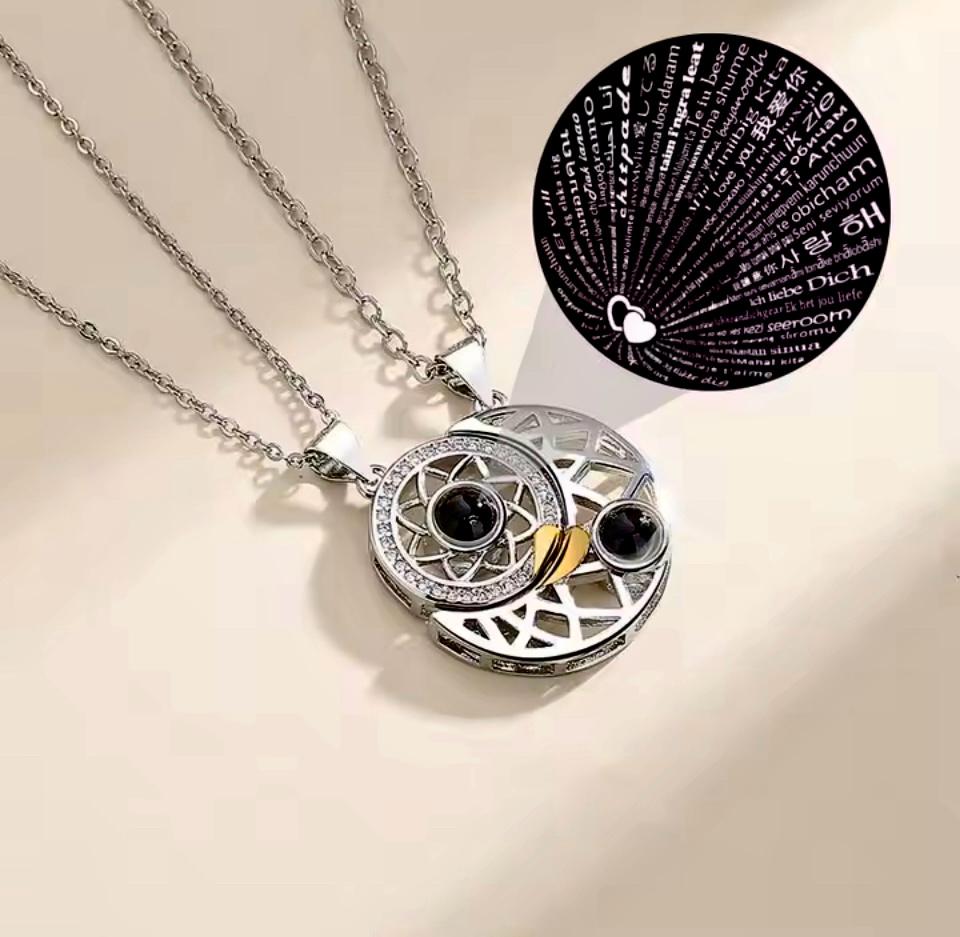 Collar de Pareja Sol y Luna "Te Amo" en 100 Idiomas