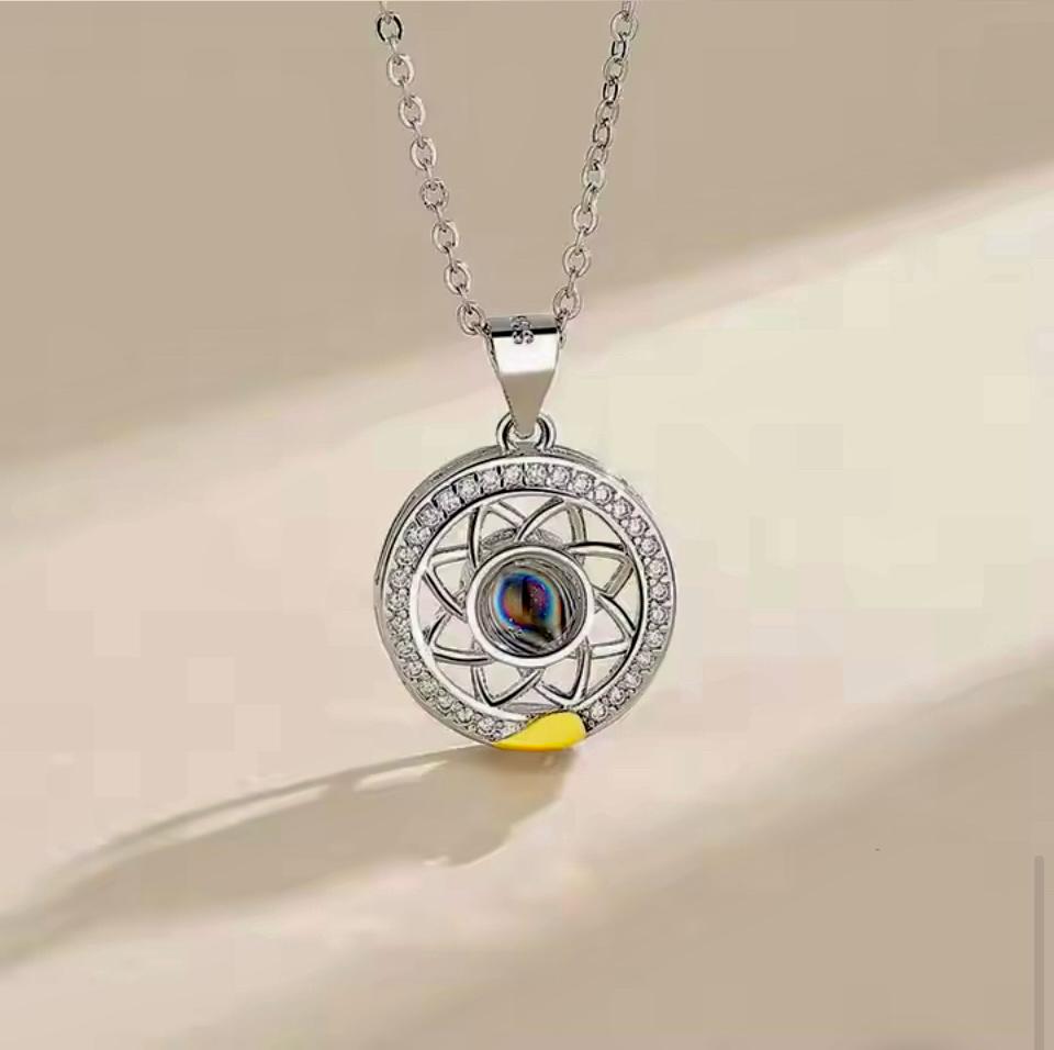 Collar de Pareja Sol y Luna "Te Amo" en 100 Idiomas