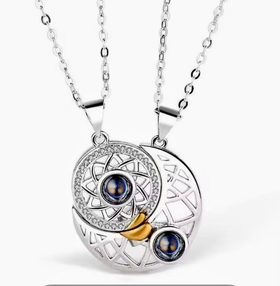 Collar de Pareja Sol y Luna "Te Amo" en 100 Idiomas